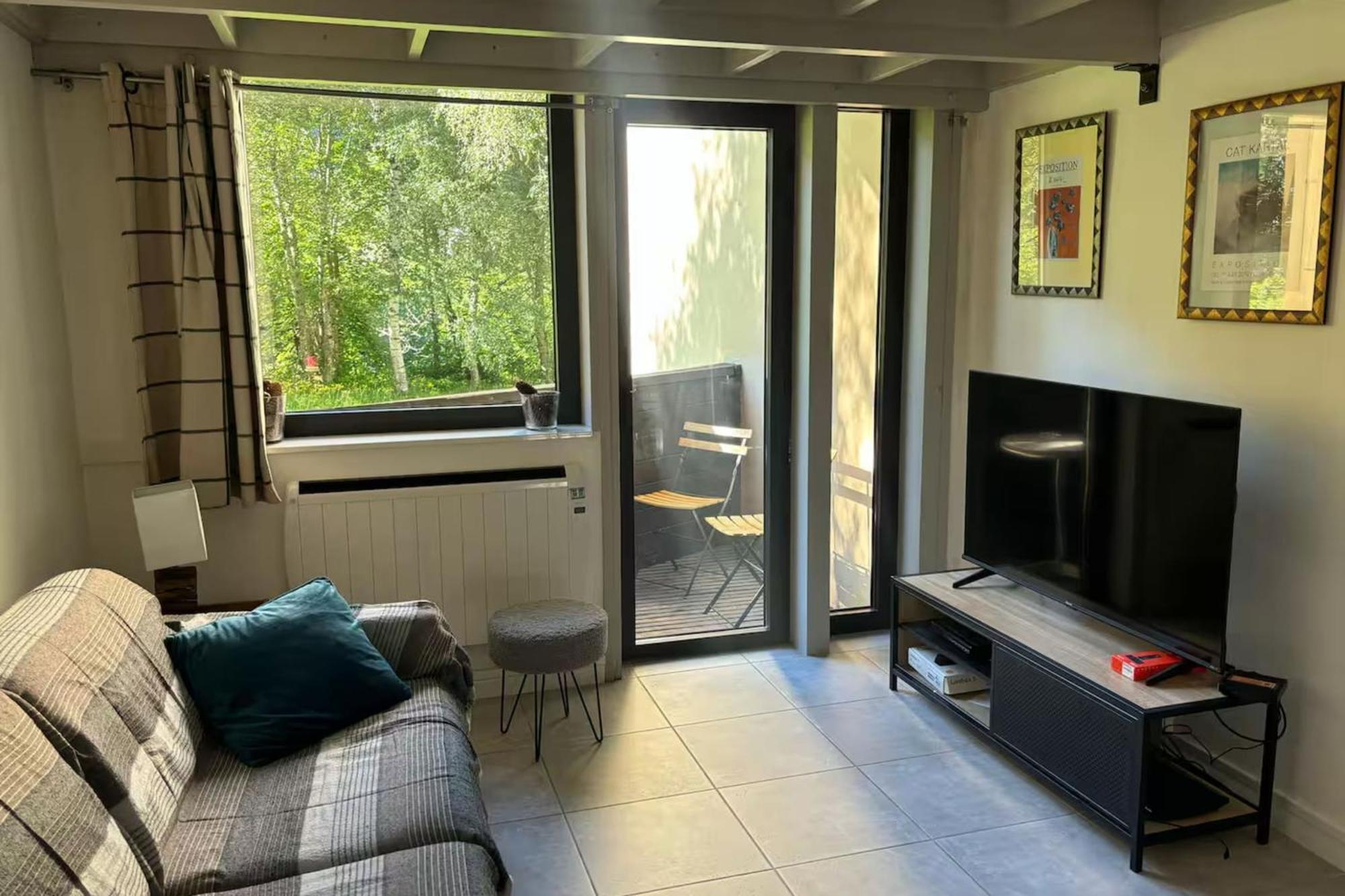 48m With Balcony And Mountain View! Appartamento